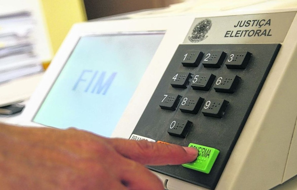 Ir para  <p>Quase 145 milh&otilde;es de brasileiros est&atilde;o aptos a votar neste domingo, quando ser&atilde;o escolhidos os prefeitos, vices e vereadores de 5.568 munic&iacute;pios do Pa&iacute;s. Ao todo, 144.088.912...